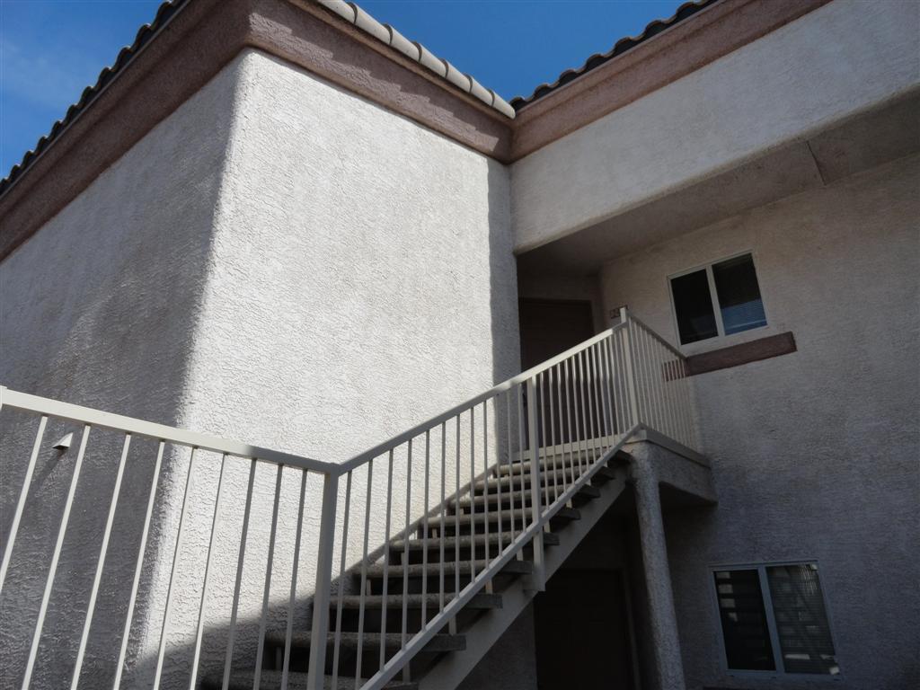 Building Photo - 2 Bedroom 2 bath condo located in the gate...