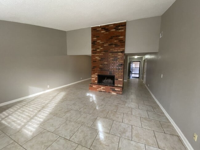 Foto del edificio - One Story, Union schools, New Paint and Carpet.