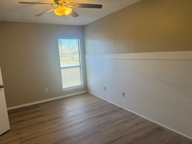 Building Photo - 116 Dawn