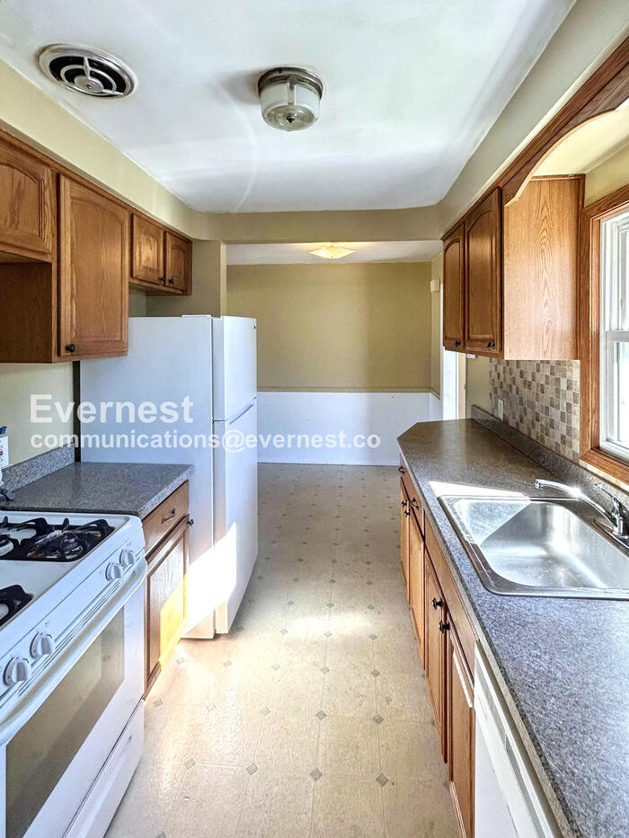 30034 Oakdale Rd Willowick, OH 44095 – photo 2