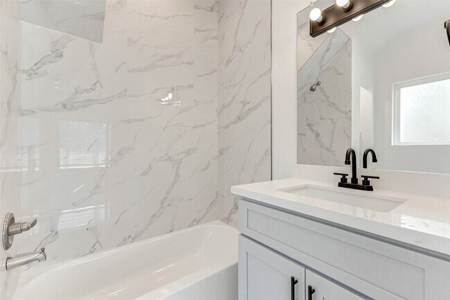 Foto del edificio - 6017 Beall St