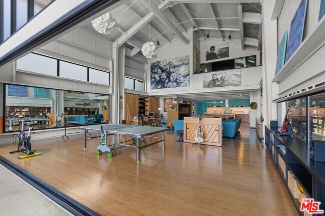 Building Photo - 548 Rose Ave