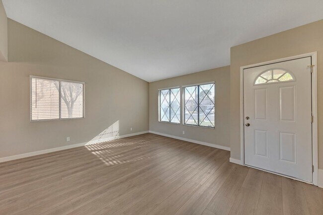 Building Photo - 3158 Laurel Ave