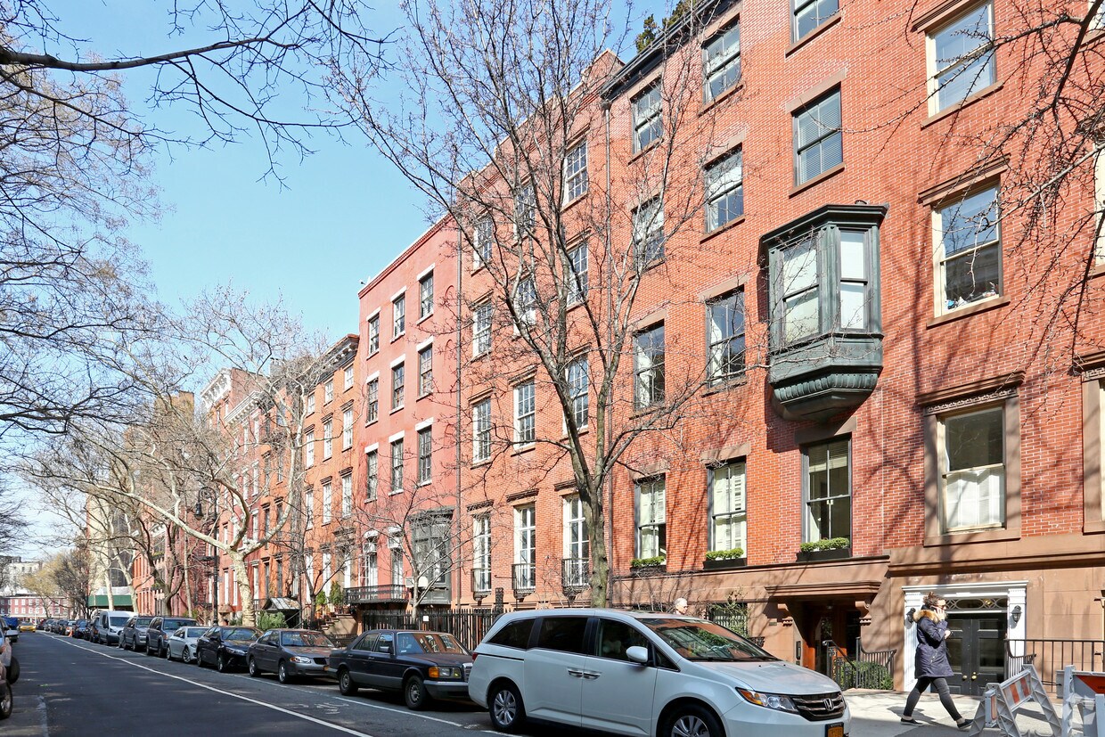 Building Photo - 21 W 10th St