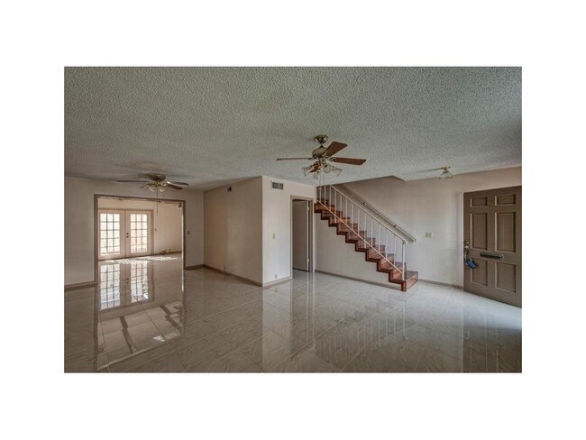 Foto del edificio - 65 Townhouse Ln