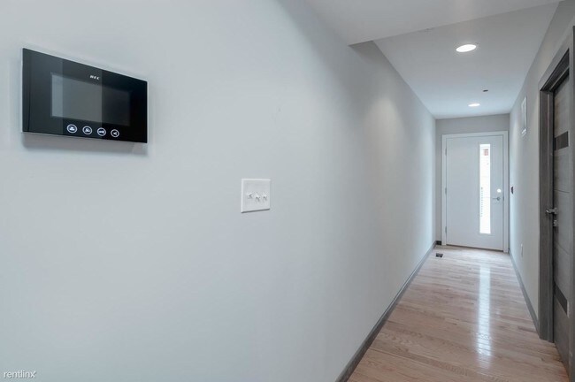 Foto del edificio - 2537 Montrose St