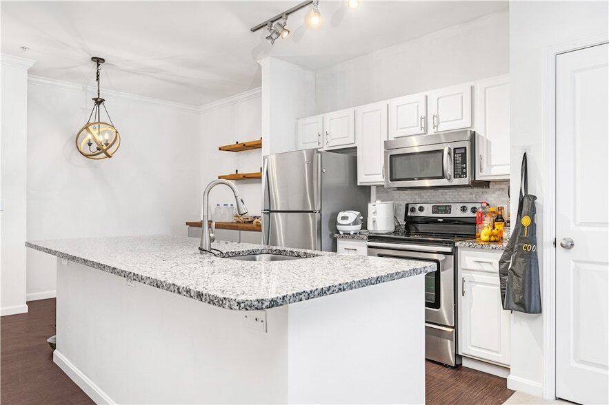 Foto principal - 1000 Providence Pl