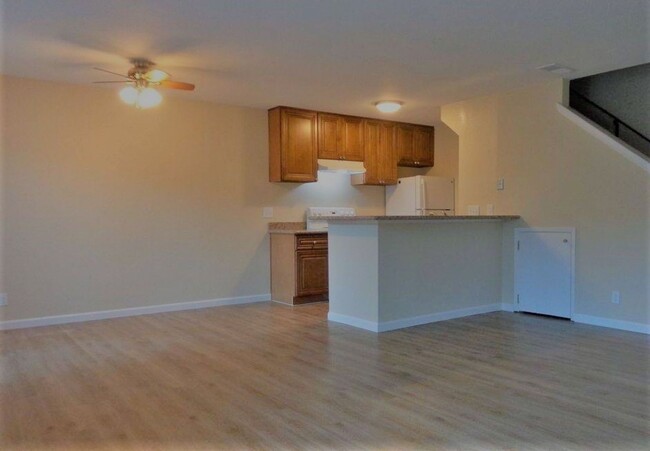 Building Photo - $2,290 /2 BR - 920 S.F. GORGEOUS UPSTAIRS ...