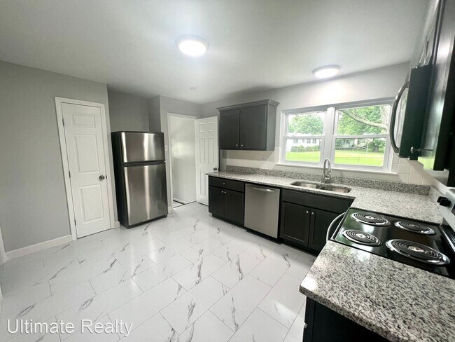 Building Photo - 3 br, 1 bath House - 1055 Canisius Ln.
