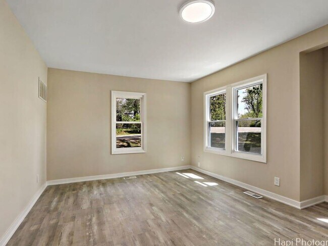 Building Photo - 7702 Oak Rd