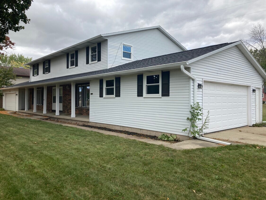 3630 Glenbrooke Ln, Green Bay, WI 54301 Townhome Rentals in Green Bay