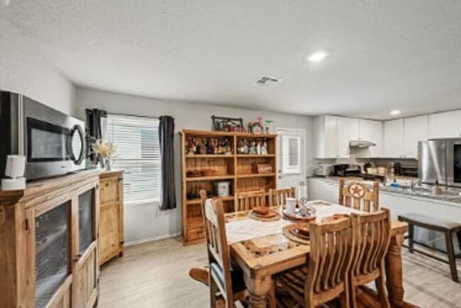 3BED/2BATH HOUSE AVAILABLE FOR LEASE! - 3BED/2BATH HOUSE AVAILABLE FOR LEASE!