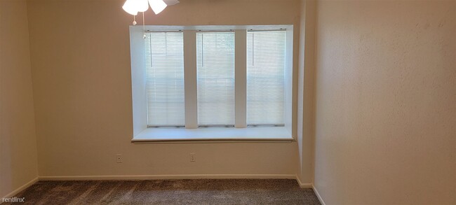Building Photo - 2 br, 2 bath Duplex - 2910 Forest Bnd