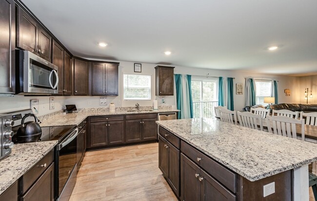 Building Photo - Beautiful Home in The Arbors!