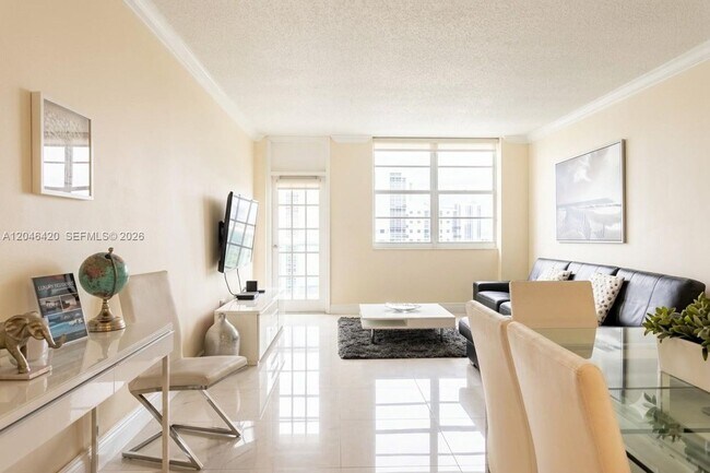 Foto del edificio - 19370 Collins Ave