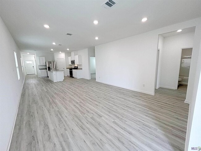 Building Photo - 4 Bedroom House NEAR LSU - Hunters Trace- Let's GEAUX !