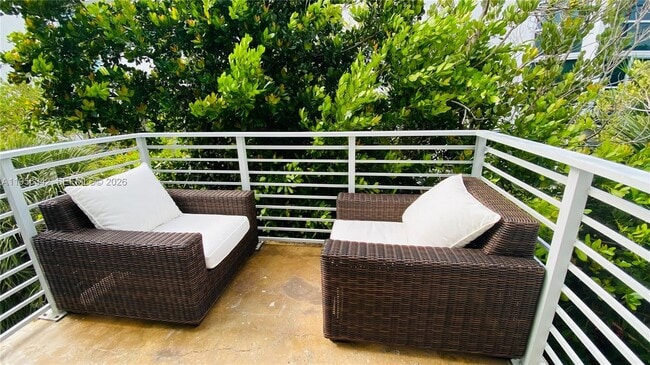 Foto del edificio - 7744 Collins Ave