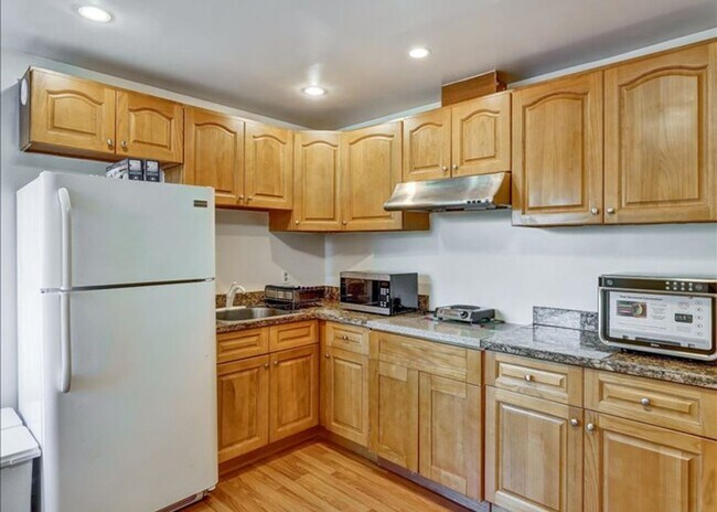 Building Photo - Spacious In-Law Apartment with Deck and Views