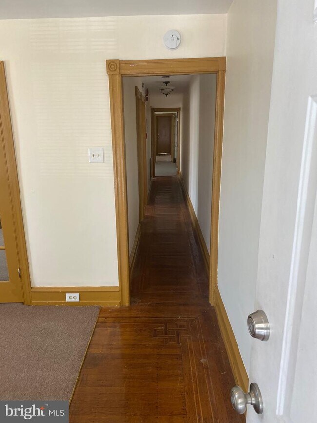 Foto del edificio - 5439 Whitby Ave