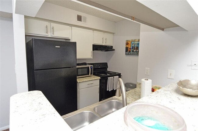Foto del edificio - 8718 Mallard Reserve Dr