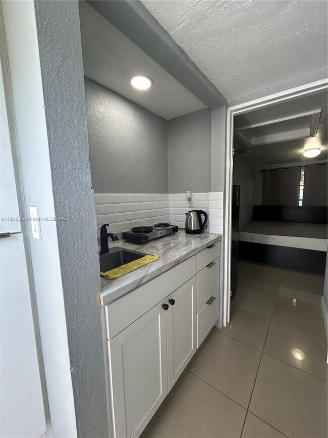 Foto del edificio - 1795 NE 175th St