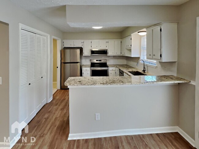 Building Photo - 383 Huntington Ridge Dr