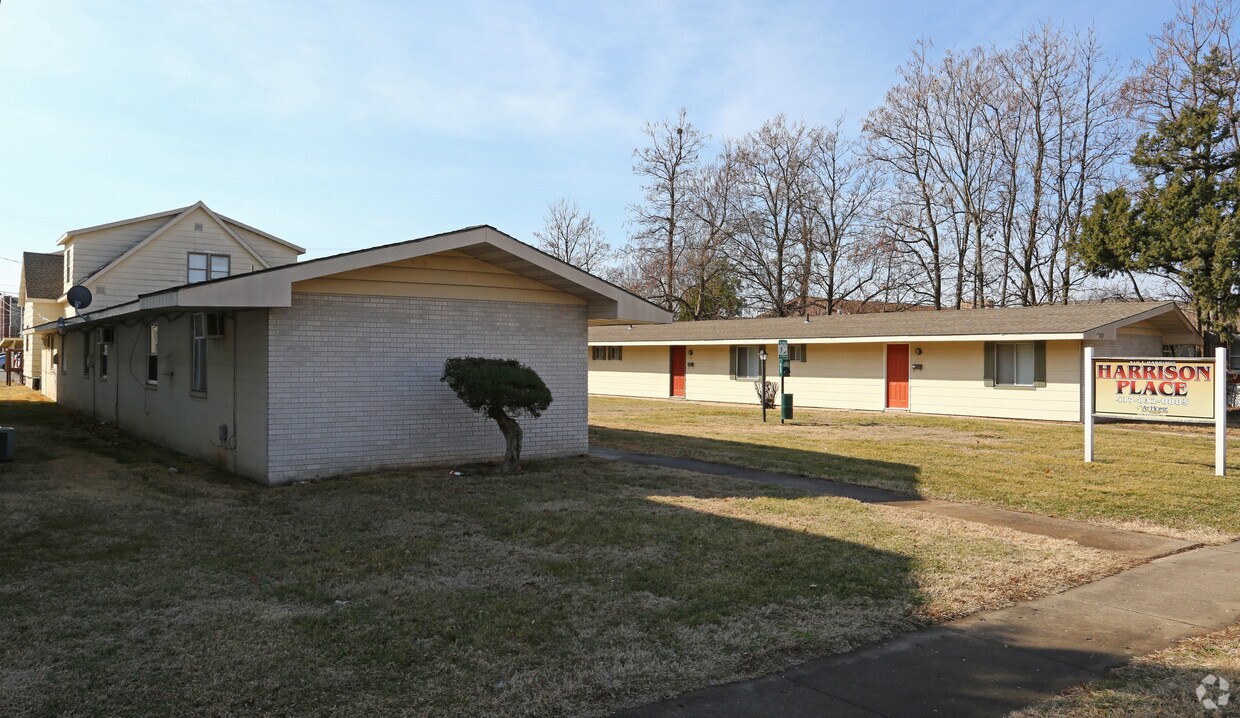 Primary Photo - 510 E Harrison St