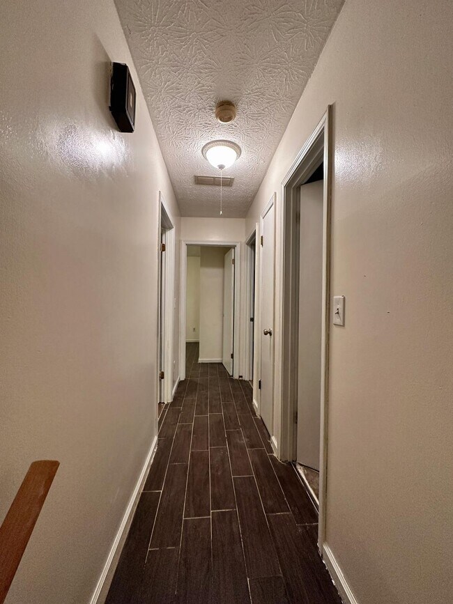 Building Photo - 630 Catrina Ct