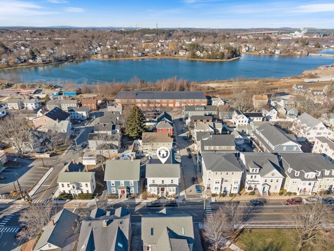 Building Photo - 303 Islington St