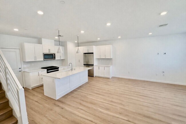 Building Photo - Gorgeous Newly Constructed Townhome
