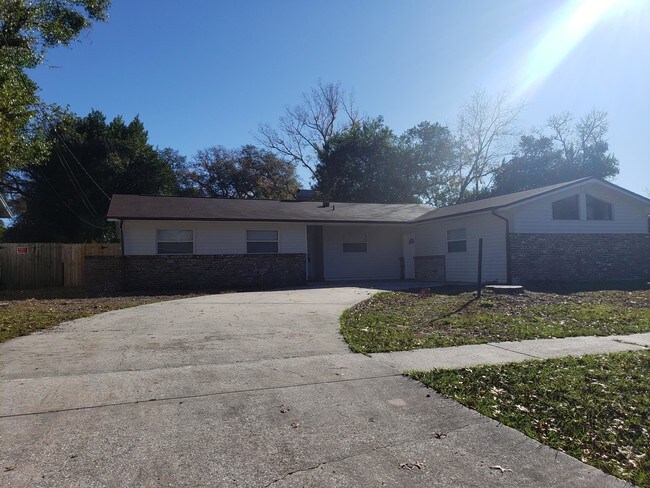 Building Photo - 5825 Fiat Ln