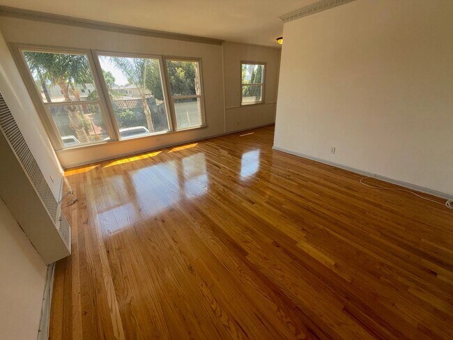 Foto del edificio - 6127 Romaine St