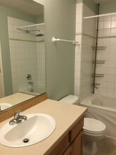 Building Photo - 9245 Commons Pl