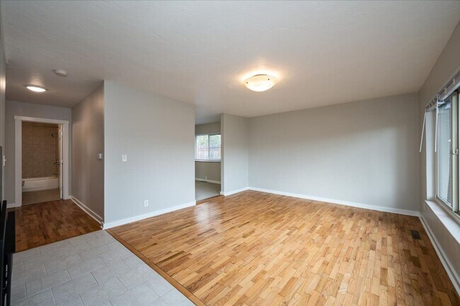 Foto del edificio - MOVE IN SPECIAL! 3 Bed 2 bath home with of...