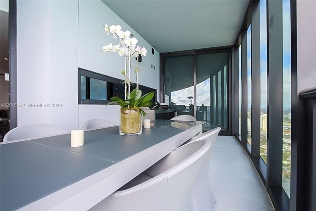 Foto del edificio - 18555 Collins Ave