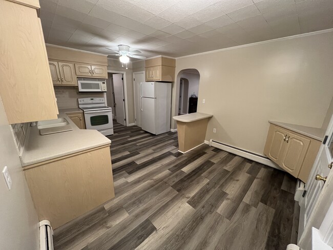 Kitchen - 136 Hall St