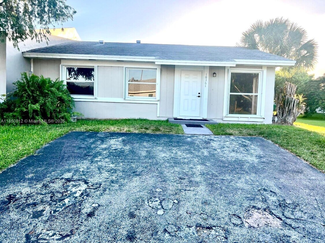 Foto principal - 10361 SW 209th Ln