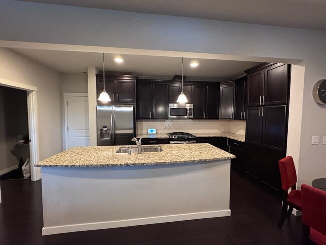 Building Photo - 1411 NE Park Dr