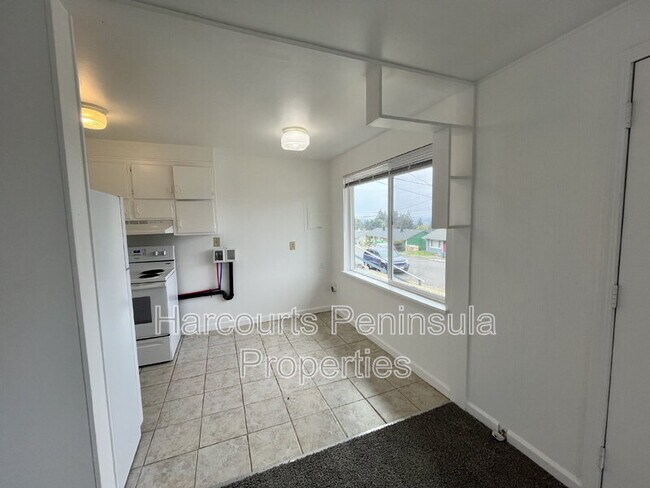 Foto del edificio - 3346 Ward Ave