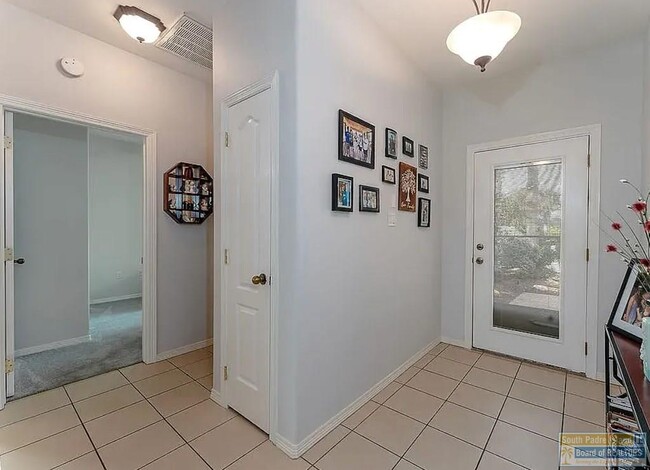 Building Photo - 39 Torrey Pines Dr