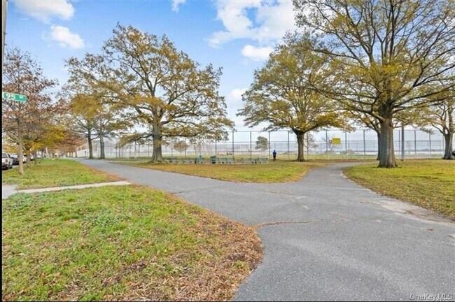 Foto del edificio - 95-05 165th Ave