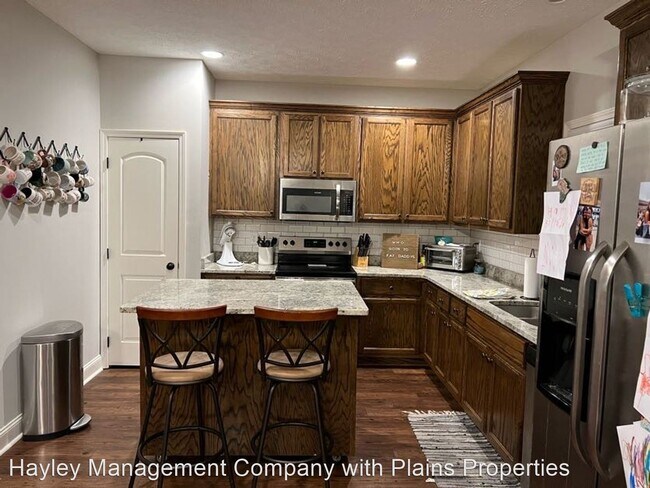 Building Photo - 4 br, 3 bath House - 682 Meagan Court