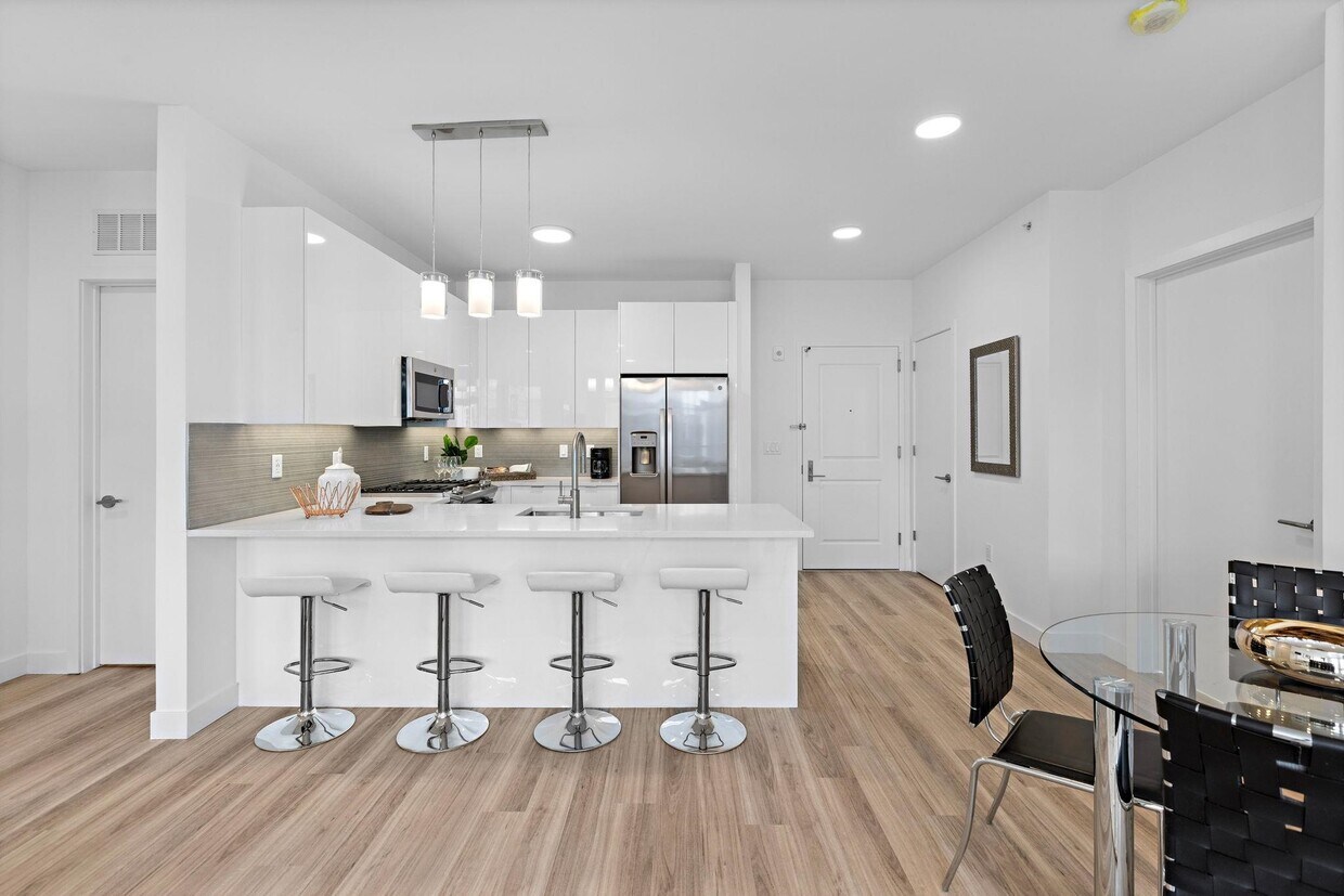 Foto principal - 5711 John F. Kennedy Blvd
