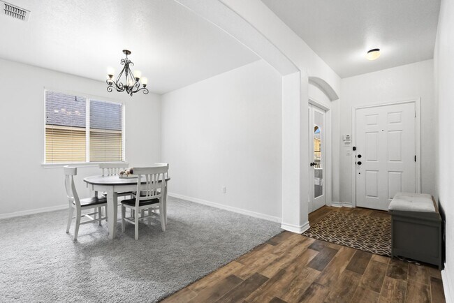 Building Photo - 2831 Elm Tree Park