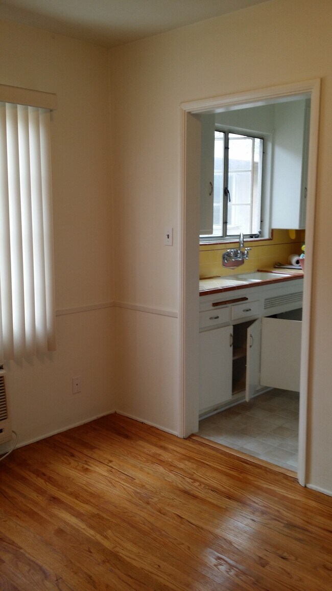 Foto del edificio - 1237 N Brand Blvd