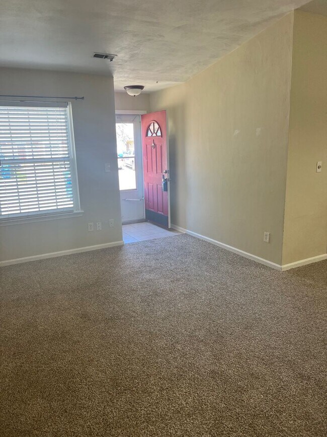 Foto del edificio - 2 BEDROOM RANCH TOWNHOME