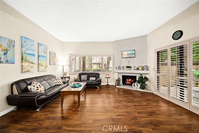 Sala de estar - 444 W Huntington Dr