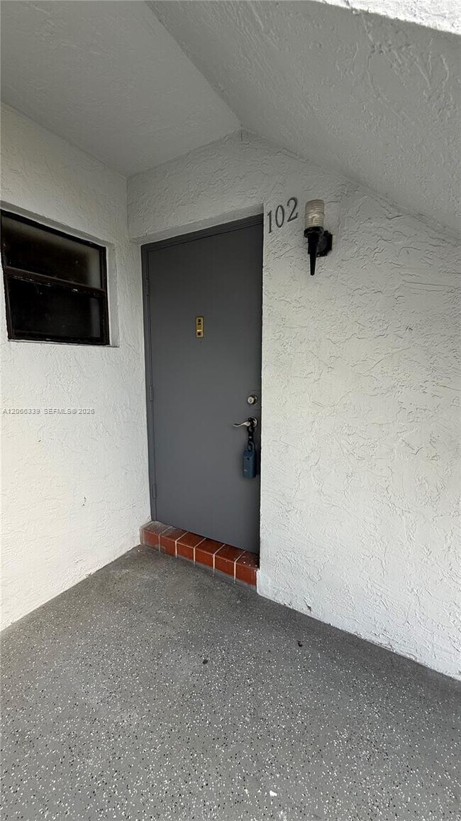 Foto del edificio - 2750 W 63rd Pl