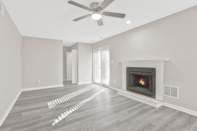 Building Photo - 5151 Selene Dr