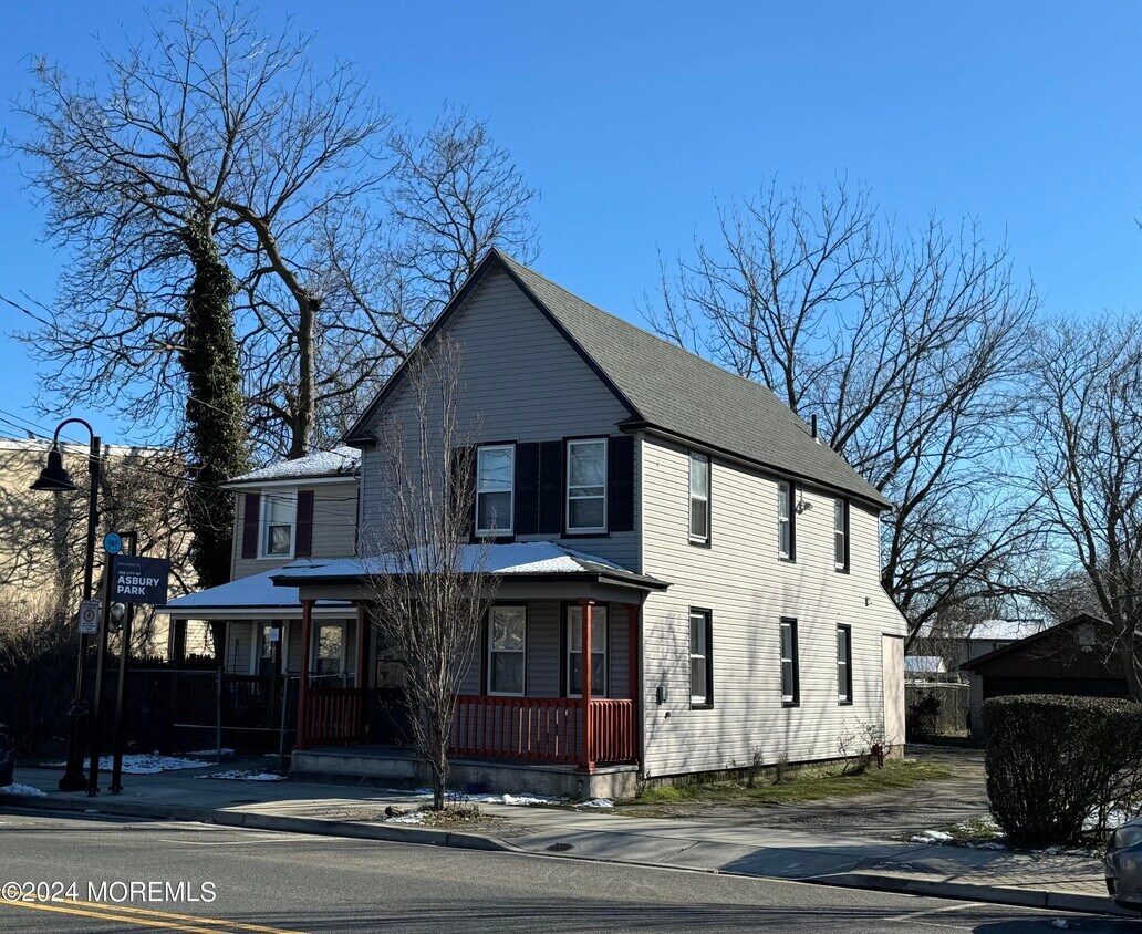 Primary Photo - 1508 W Lake Ave